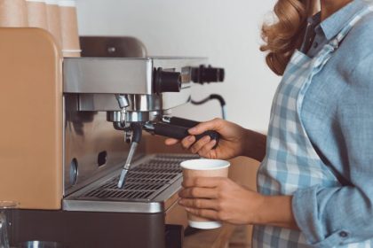 Projeto propõe isenção de impostos para estimular empreendedorismo juvenil em municípios com baixo IDH-M