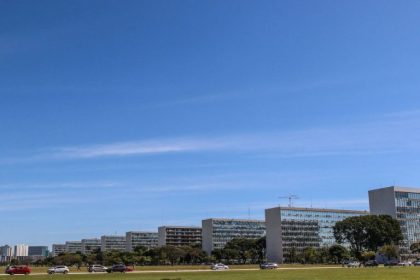 Governo envia ao Congresso Orçamento de 2027 com salário mínimo previsto e cortes nas despesas obrigatórias