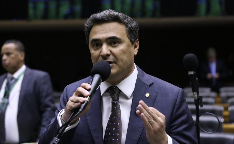Projeto de Lei 1955/2026 propõe criação de geração livre de fumo ao restringir venda de vapes a nascidos desde 1º de janeiro de 2009