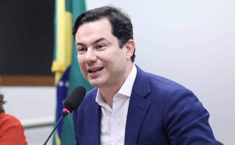 PL 753/26 inclui painéis solares e baterias na logística reversa e obriga fabricantes a recolher e reciclar