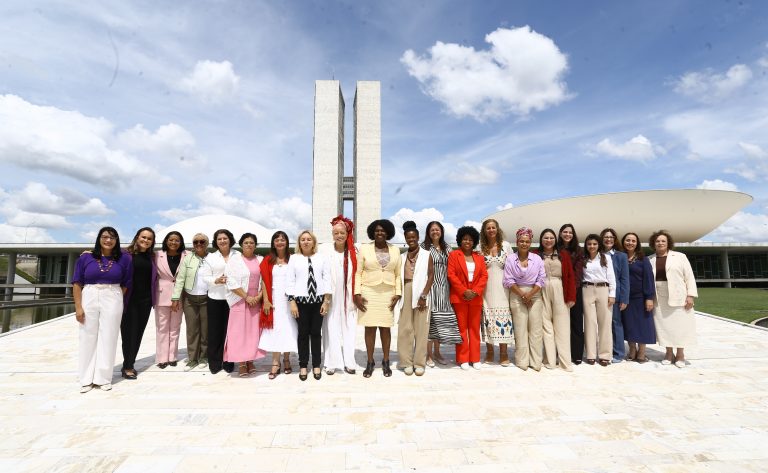 Queda nas candidaturas femininas à Câmara em 2026 reduz inscrições em 24% e altera proporção de concorrentes a deputado federal