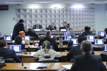 Projeto de Lei 1947/26 propõe fim de margens para cartão de crédito e consignado do INSS