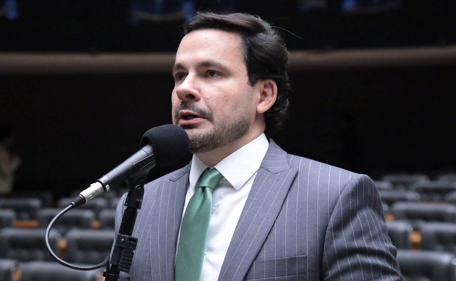 CCJ aprova substitutivo que retira incidência da Taxa de Fiscalização de Funcionamento sobre telefones celulares e define encaminhamento