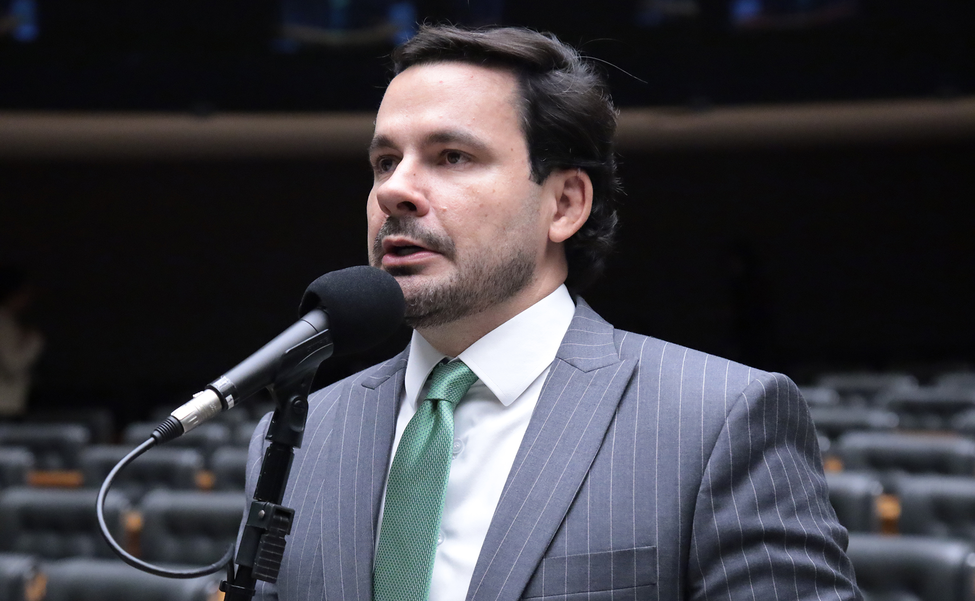 CCJ aprova substitutivo que retira incidência da Taxa de Fiscalização de Funcionamento sobre telefones celulares e define encaminhamento