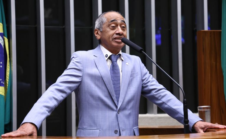 Projeto de Lei 457/26 exige autorização judicial para criação de conteúdo digital por crianças e adolescentes na Câmara dos Deputados