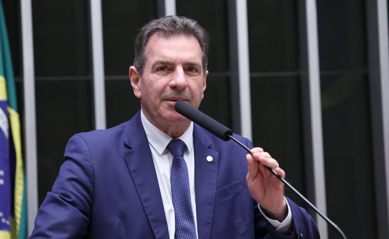 Comissão da Câmara aprova projeto que tipifica uso de animais no tráfico de drogas com penas de prisão