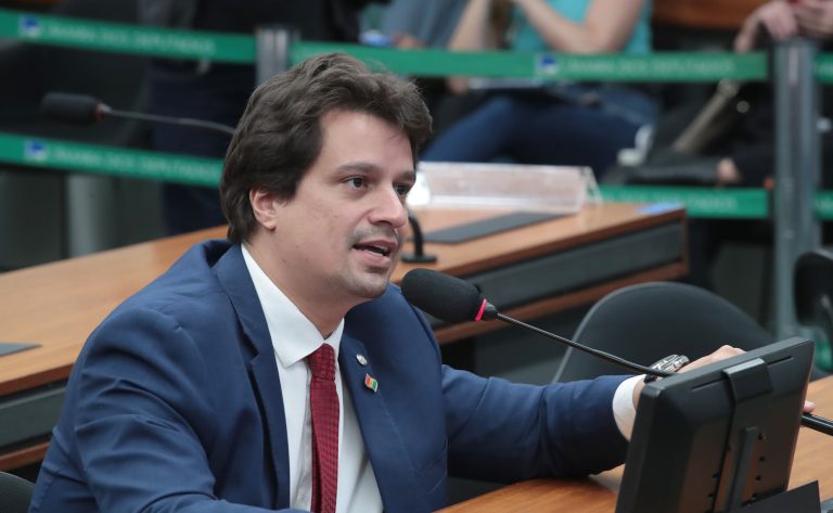 Comissão da Câmara aprova projeto que cria Política Nacional de fomento à IA Brasileira com incentivos fiscais