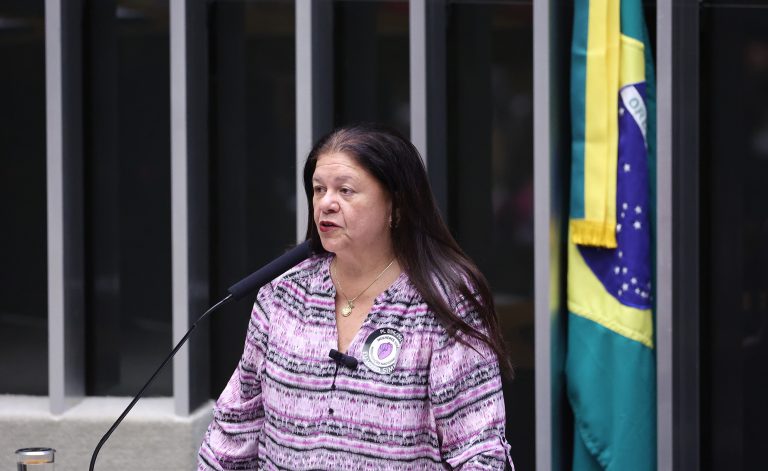 Câmara aprova substitutivo que aumenta pena de feminicídio em casos específicos