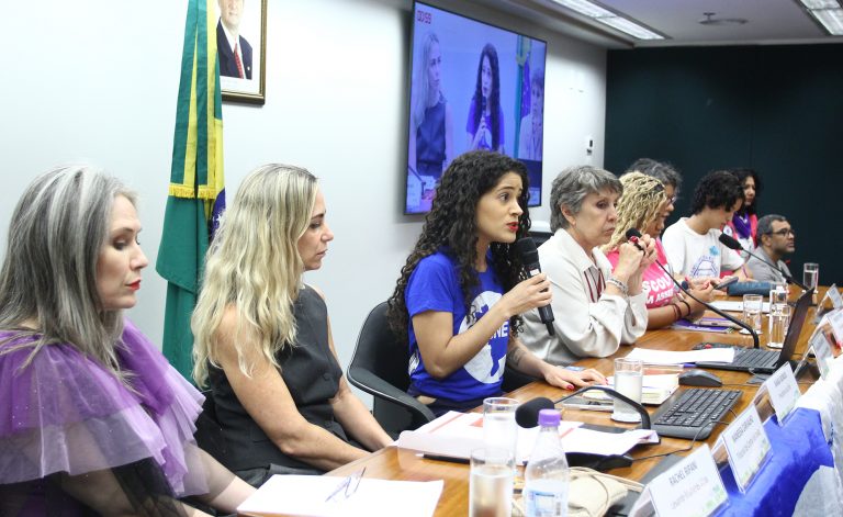 Audiência na Câmara aponta aumento da misoginia e da violência contra mulheres em universidades e escolas