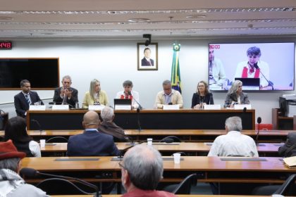 Rádios comunitárias pedem novas outorgas, financiamento e mudança de lei em audiência na Câmara dos Deputados