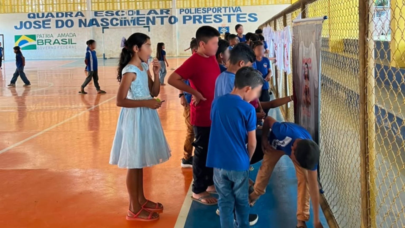 Exposição Não Vista Esta Camisa é levada a escola em Manicoré como ação da 33.ª Semana da Justiça pela Paz em Casa