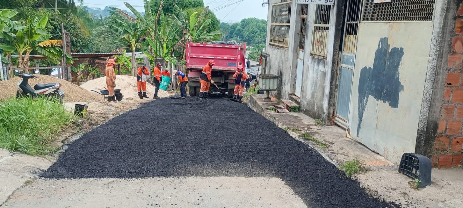 Prefeitura de Manaus inicia manutenção asfáltica na rua Val Paraíso no Tarumã para recuperar o pavimento