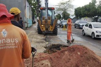 Recuperação da rede de drenagem na avenida Djalma Batista é feita em ação emergencial da Prefeitura de Manaus