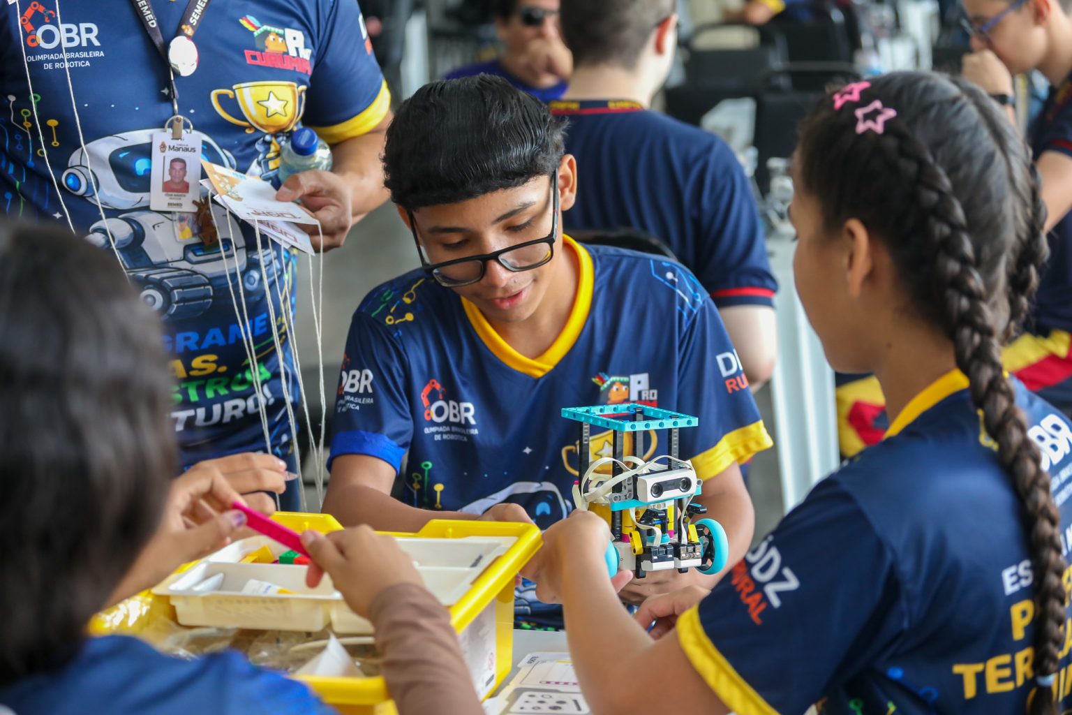Manaus conquista quatro premiações na Olimpíada Brasileira de Robótica e vence Mostra Nacional com projeto feminino