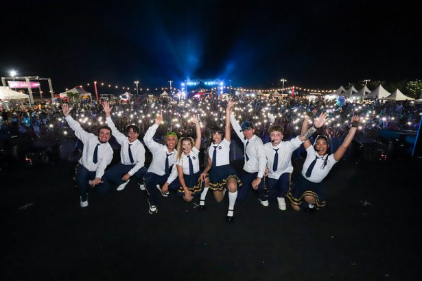 Passinho do #SouManaus Passo a Paço 2026 reúne crianças e famílias no Centro de Manaus em noite de atividades e shows