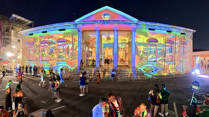 Museu da Cidade de Manaus recebe visitantes e exibe projeções na fachada durante Sou Manaus 2026
