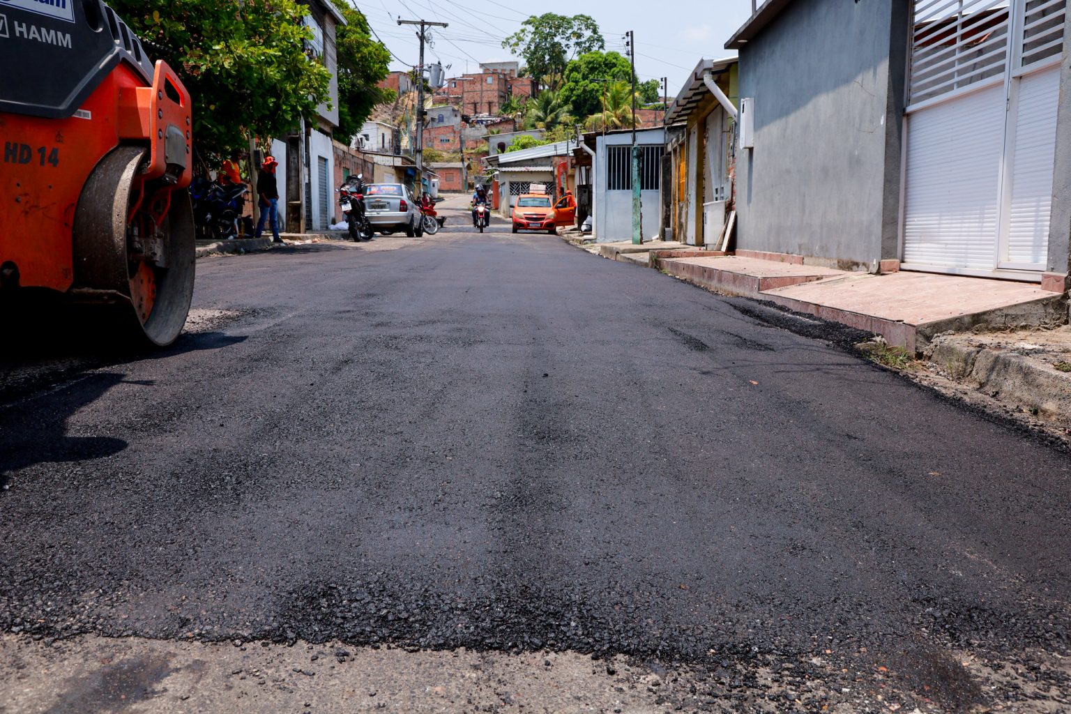 Prefeitura de Manaus amplia operação Tapa-Buracos com mais de 40 equipes para recuperar vias danificadas em diversos bairros