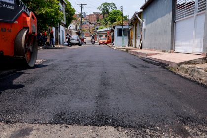 Prefeitura de Manaus amplia operação Tapa-Buracos com mais de 40 equipes para recuperar vias danificadas em diversos bairros