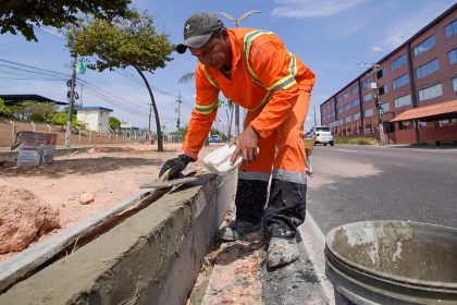 Prefeitura de Manaus inicia revitalização do canteiro central na avenida Max Teixeira para reforçar segurança no trânsito