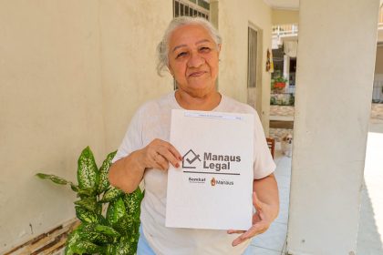 Manaus entrega 626 títulos definitivos a moradores de oito bairros nesta quinta-feira 24/9