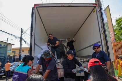 Prefeitura de Manaus realiza doação de pescado e beneficia mais de 4.000 famílias no Coroado 2