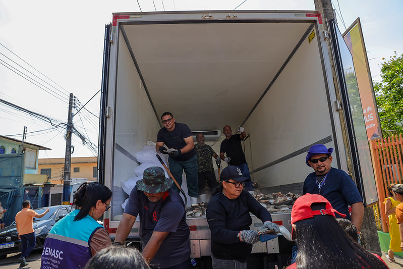 Prefeitura de Manaus realiza doação de pescado e beneficia mais de 4.000 famílias no Coroado 2