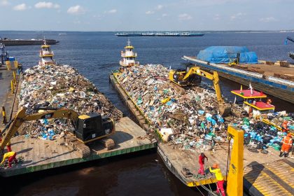 Manaus realiza 8ª operação de transbordo de resíduos e encaminha mais de 400 toneladas ao aterro sanitário