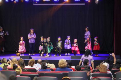Mostra de Dança Literária da Educação Infantil reúne 268 crianças em Manaus e aproxima leitura por meio de histórias em quadrinhos