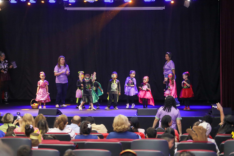Mostra de Dança Literária da Educação Infantil reúne 268 crianças em Manaus e aproxima leitura por meio de histórias em quadrinhos