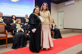 Desembargadora Ruth Barbosa Sampaio recebe insígnia da Ordem do Mérito Jus et Labor no grau Comendador em solenidade do TRT-8
