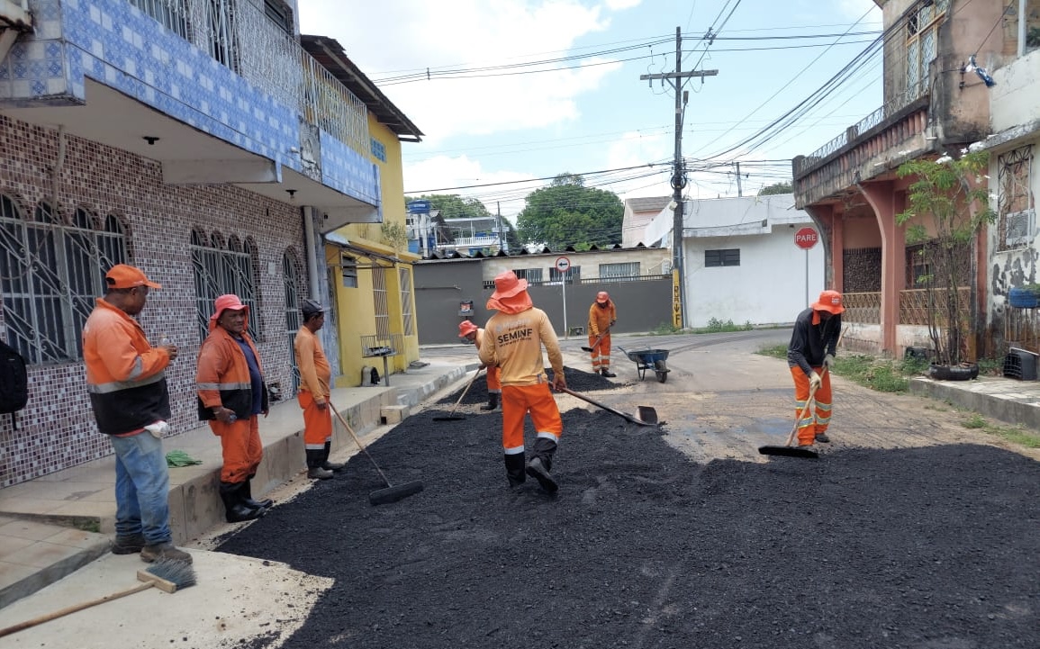 Manutenção asfáltica recupera três ruas do conjunto Eldorado em Manaus nesta quinta