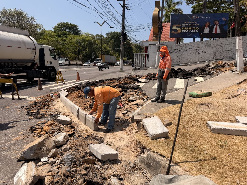 Prefeitura de Manaus inicia ampliação da calçada na avenida Rodrigo Otávio para aumentar segurança de pedestres
