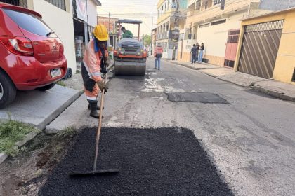Prefeitura de Manaus executa recuperação asfáltica em ruas do Nova Esperança para melhorar o tráfego local