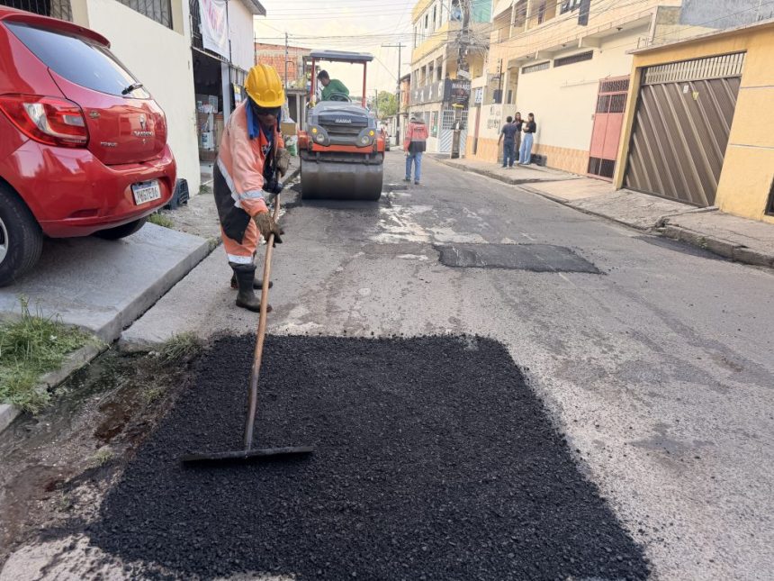 Prefeitura de Manaus executa recuperação asfáltica em ruas do Nova Esperança para melhorar o tráfego local