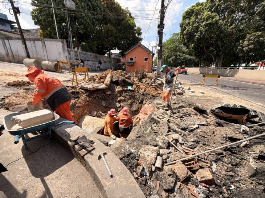 Prefeitura de Manaus recupera trecho da drenagem profunda no Coroado para restabelecer o escoamento das chuvas