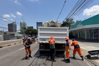 Prefeitura de Manaus realiza manutenção asfáltica em trecho da avenida Djalma Batista para recuperar pavimento danificado