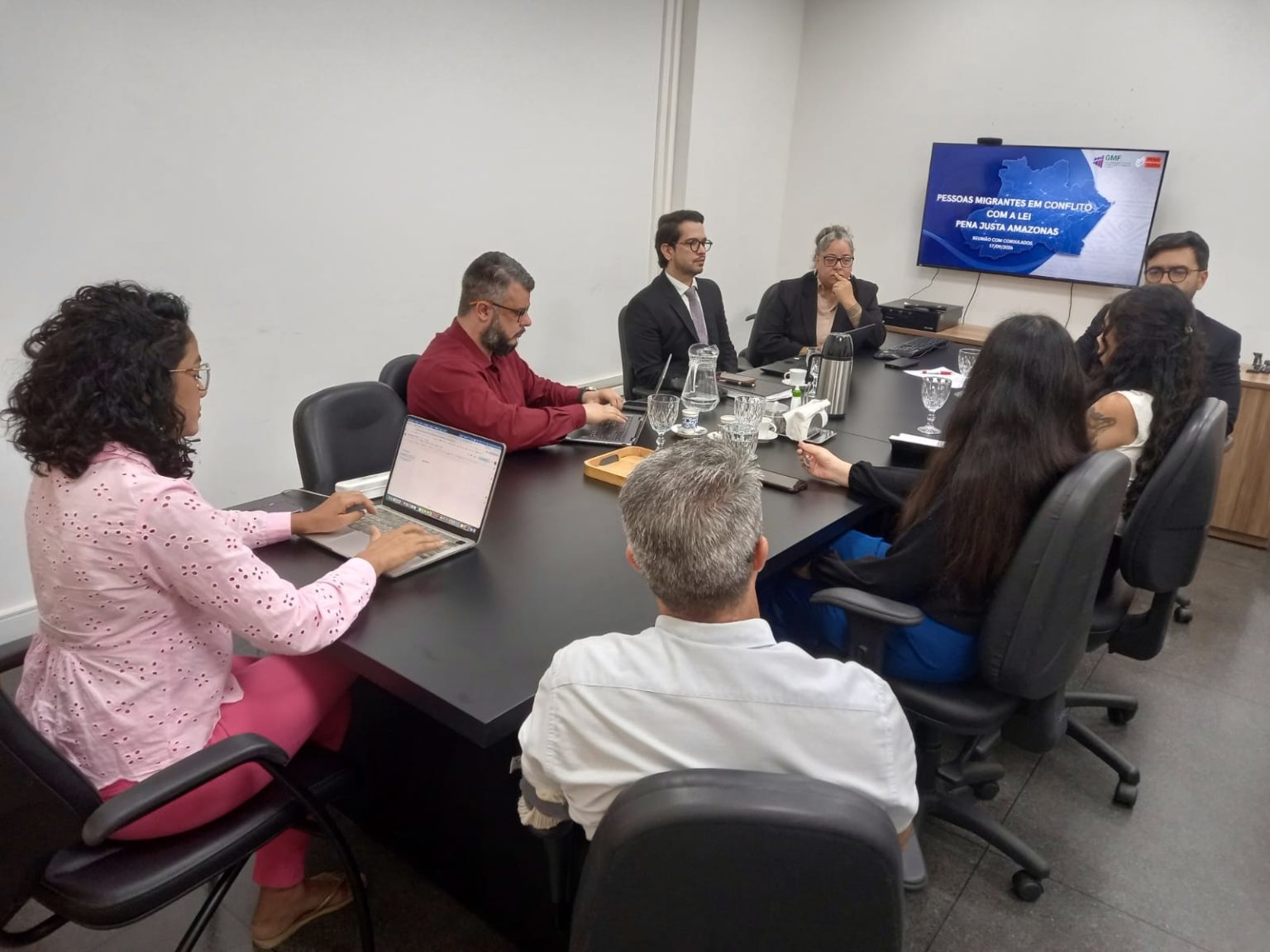 Reunião no Amazonas define fluxos de assistência para pessoas migrantes privadas de liberdade e egressas do sistema prisional