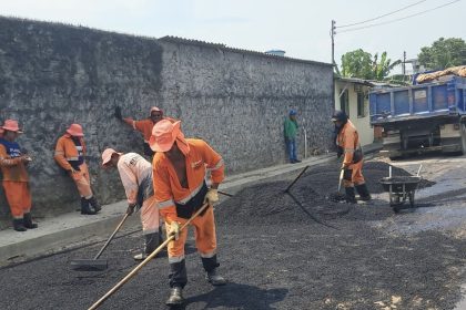 Prefeitura de Manaus recupera pavimento nas ruas Bonfim e Manoel Belém no conjunto Manoa