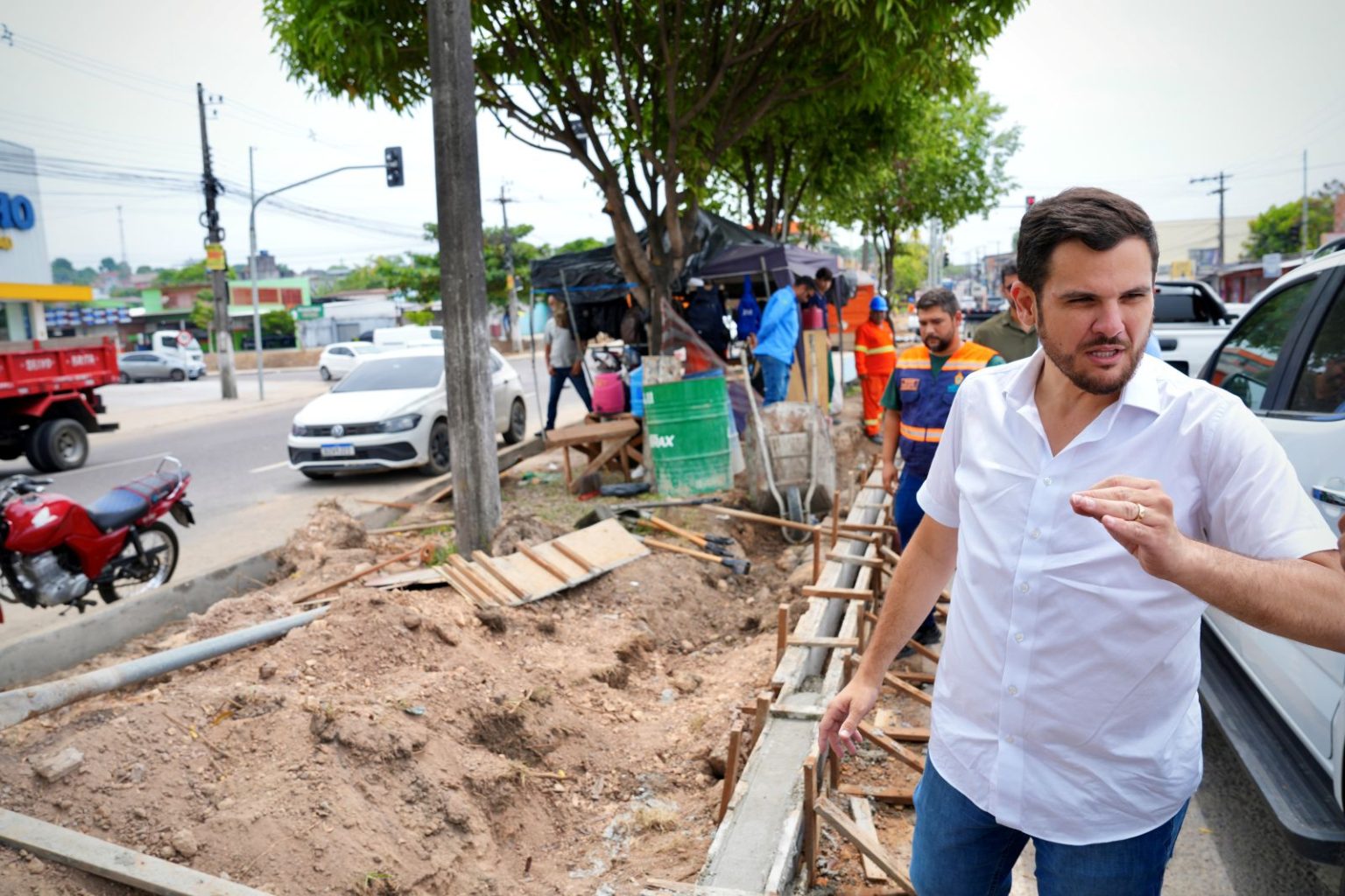 Prefeito Renato Junior vistoria obra de canteiro central na avenida Margarita e detalha projeto paisagístico ao longo de 5,33 quilômetros