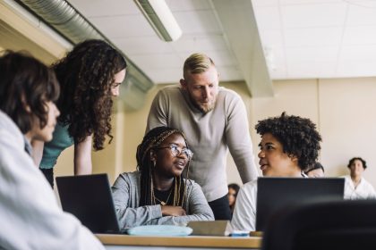 Microsoft propõe cinco princípios para uso responsável da inteligência artificial na educação em iniciativas globais