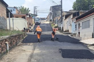 Prefeitura de Manaus amplia recuperação asfáltica com nova frente de trabalho na rua Itaueira no bairro Cidade Nova