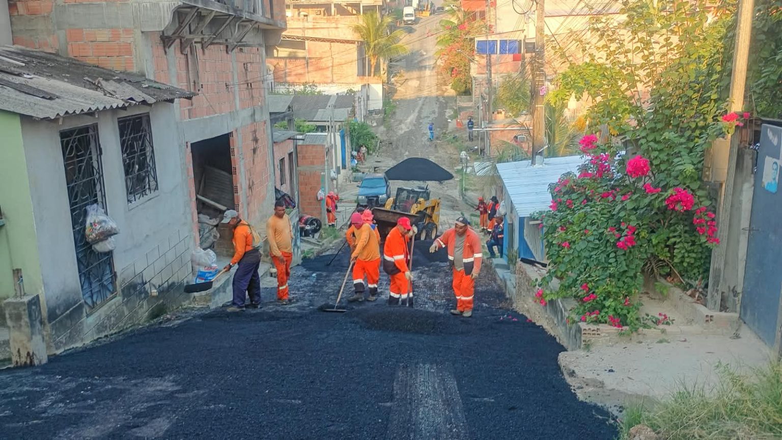 Prefeitura de Manaus realiza recuperação de vias com 50 toneladas de asfalto no bairro Alfredo Nascimento