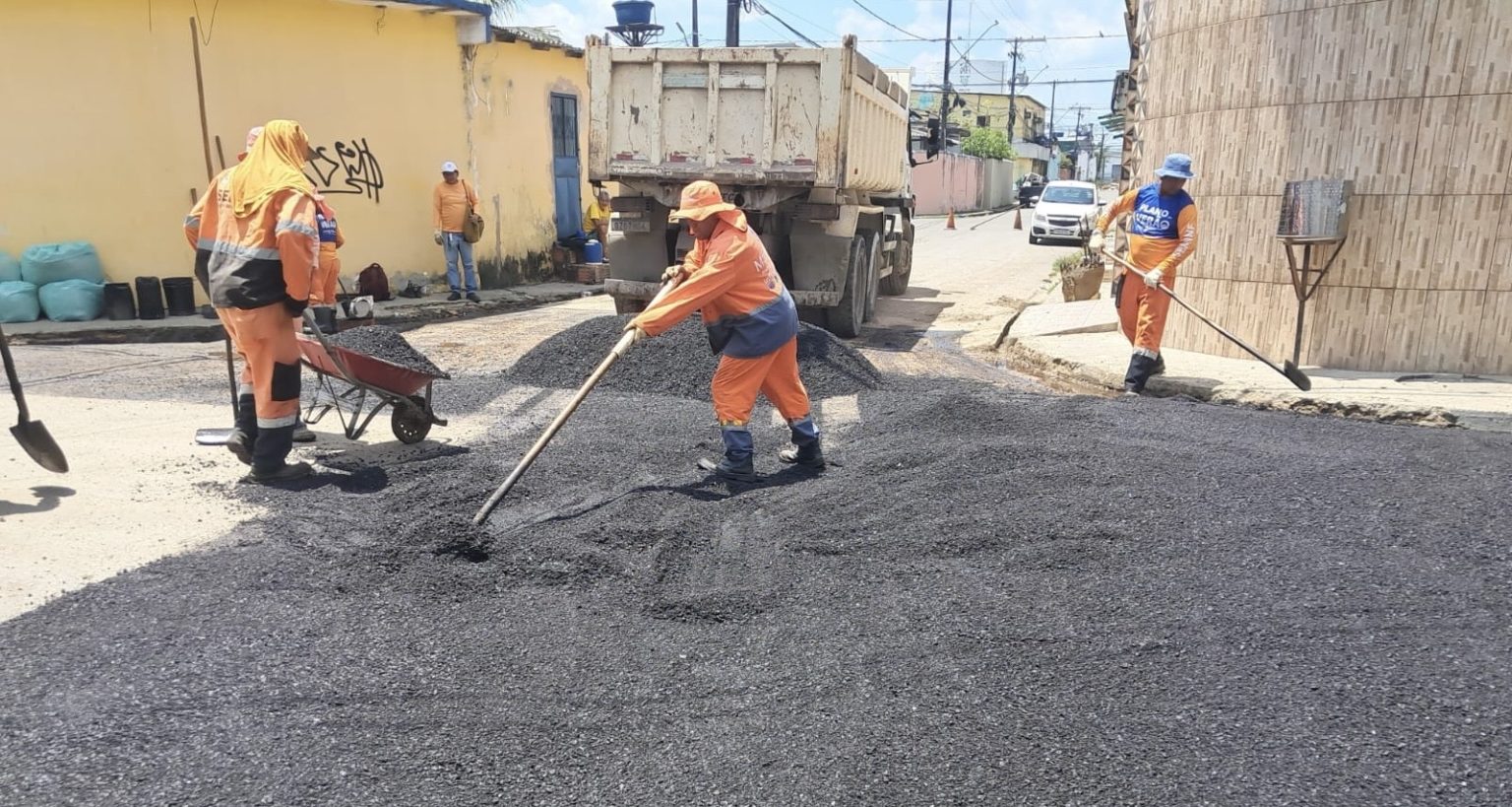 Prefeitura de Manaus realiza recuperação asfáltica na rua Havana no bairro Nova Cidade, zona Norte