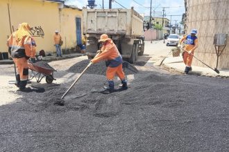 Prefeitura de Manaus realiza recuperação asfáltica na rua Havana no bairro Nova Cidade, zona Norte