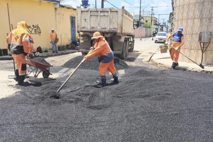 Prefeitura de Manaus realiza recuperação asfáltica na rua Havana no bairro Nova Cidade, zona Norte