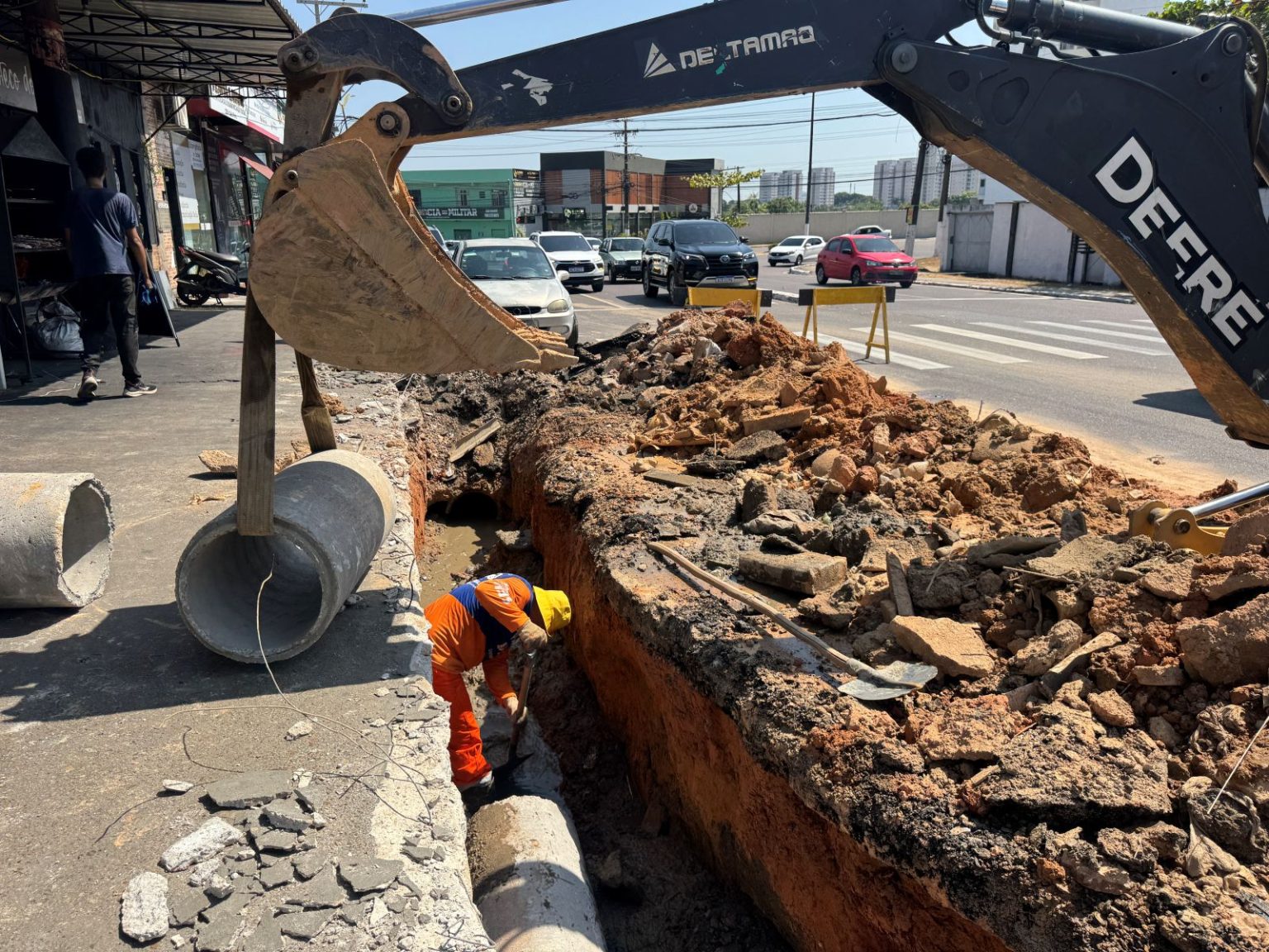Prefeitura de Manaus realiza recuperação da rede de drenagem na rua Guanapuris para reduzir riscos de alagamentos