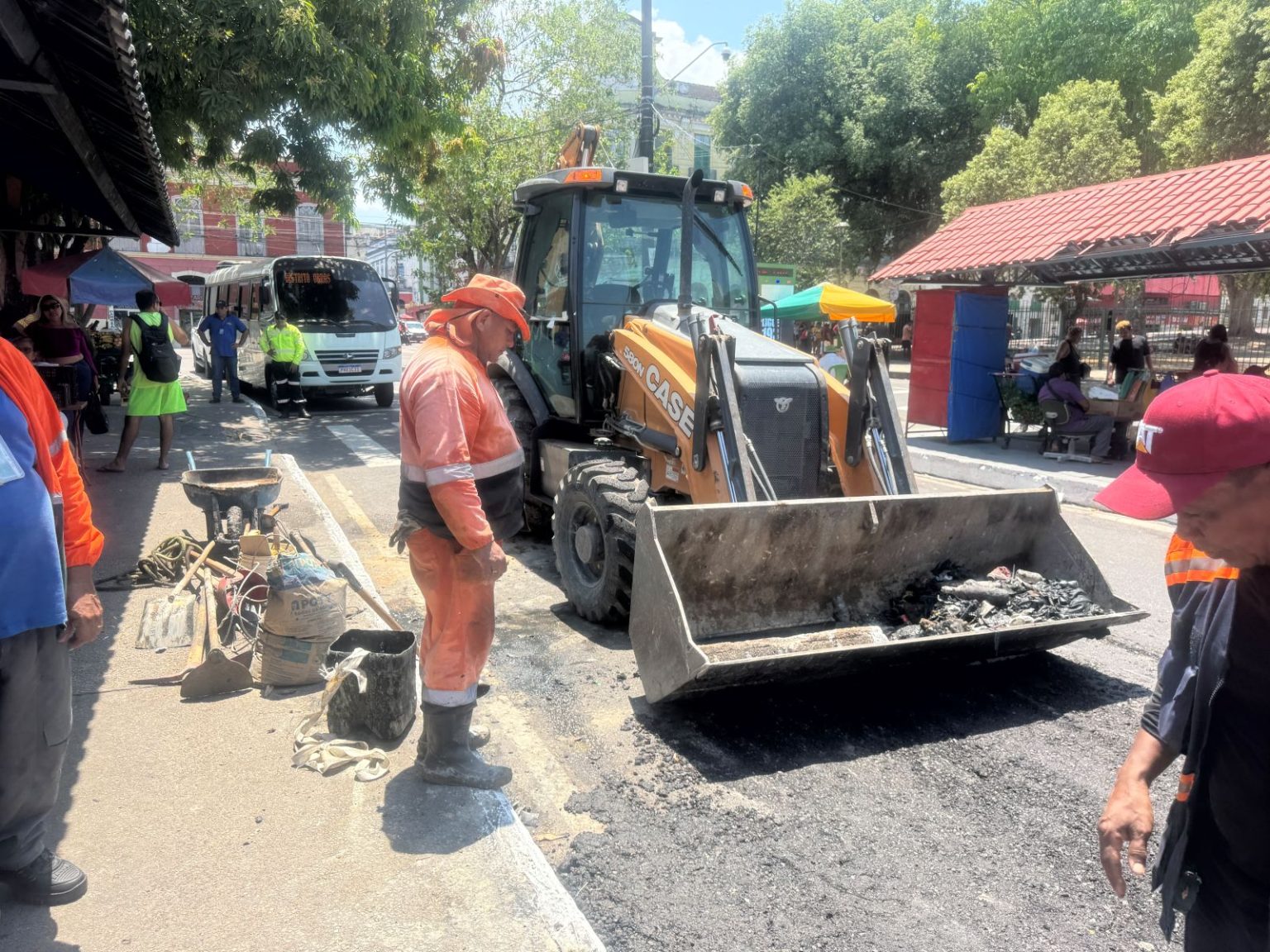 Manutenção do sistema de drenagem na rua 15 de Novembro reforça prevenção contra alagamentos em Manaus