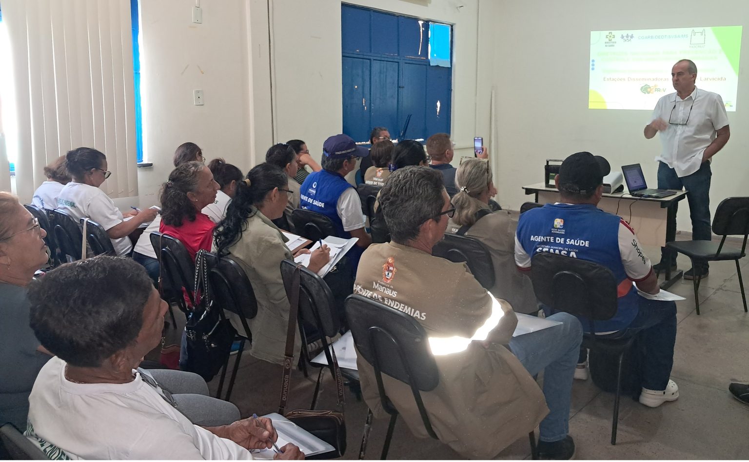 Prefeitura de Manaus inicia capacitação sobre Estações Disseminadoras de Larvicida para controle do Aedes aegypti