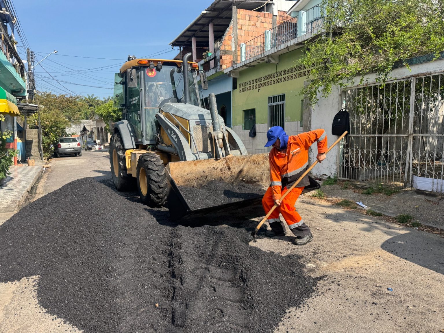 Prefeitura de Manaus inicia manutenção asfáltica na rua Coronel Pedro Ramos no bairro Coroado