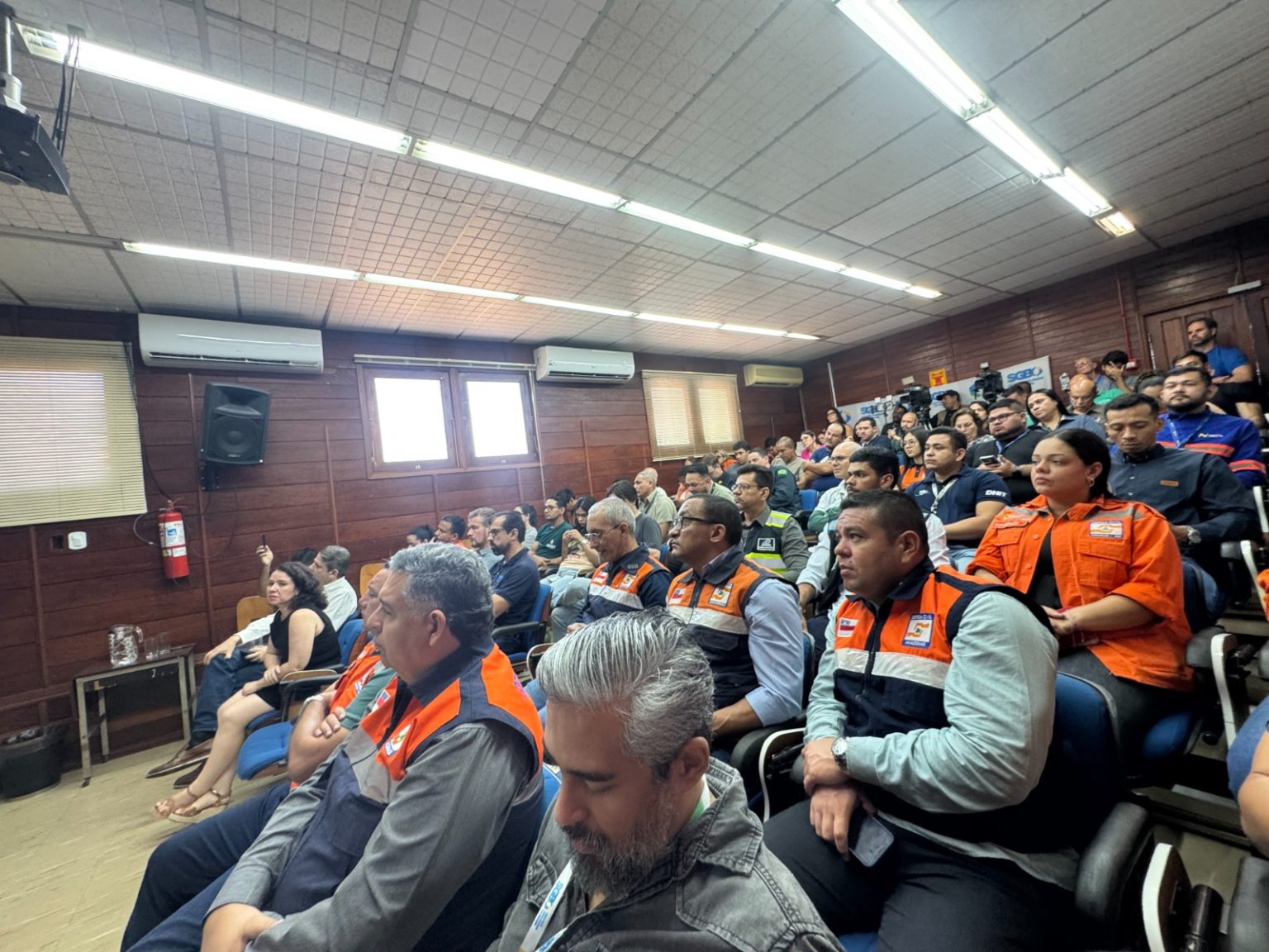 Defesa Civil Municipal participa de evento do Serviço Geológico sobre projeções de vazante e monitoramento da estiagem em Manaus